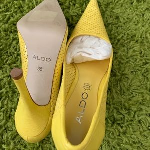 Yellow leather Aldo pumps